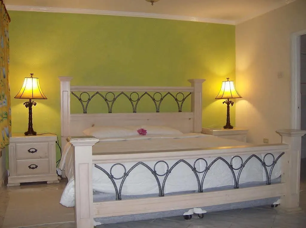 Bar-B-Barn Beach Hotel Negril 2*,
